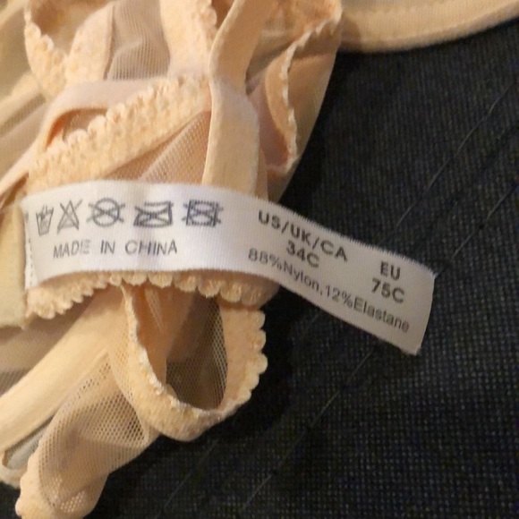 34C bras x 2 bras with under wire. - Picture 6 of 6